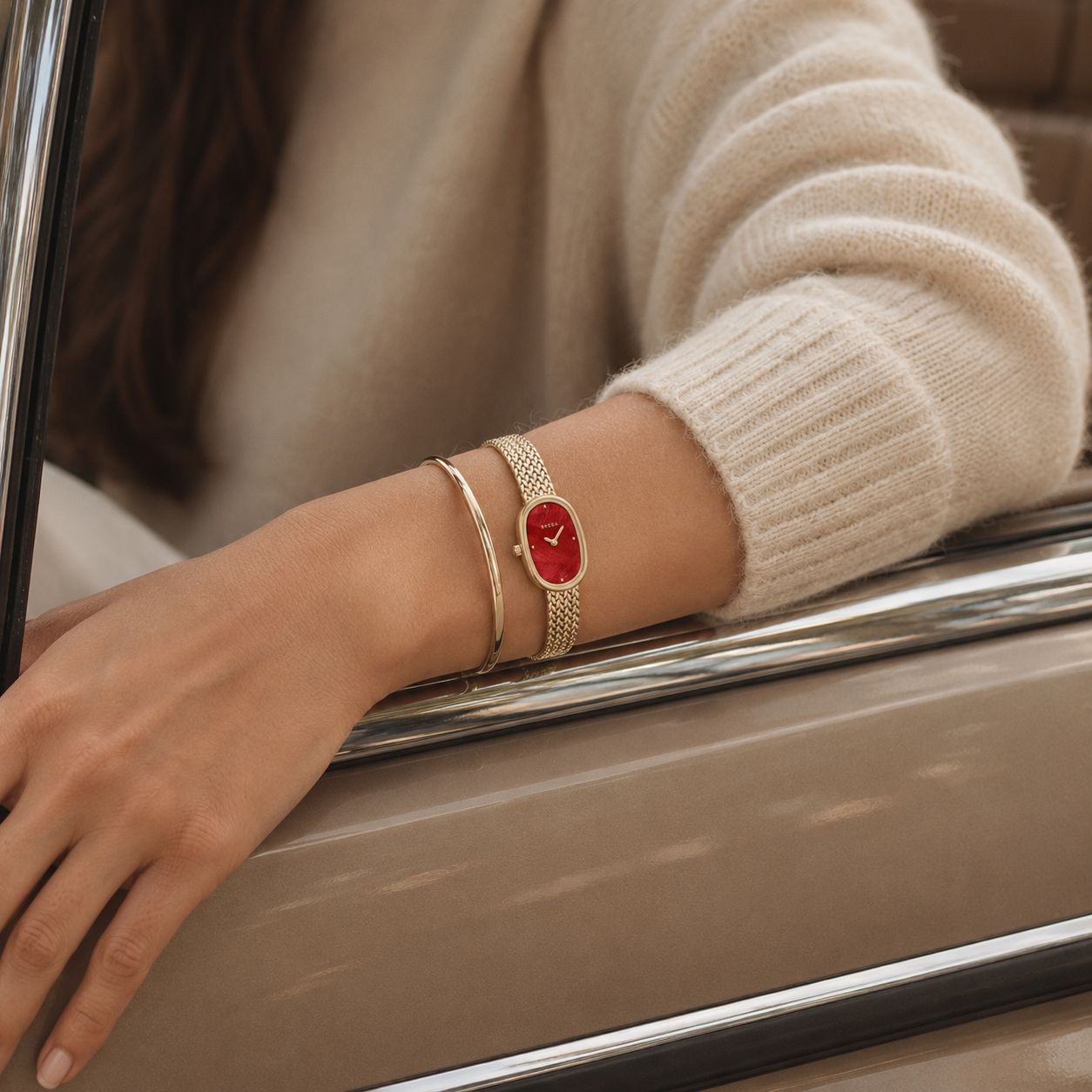 18mm Oval Quartz Watch with Red Dial and Warm-Tone Mesh Bracelet