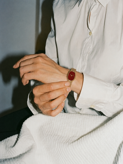 18mm Oval Quartz Watch with Red Dial and Warm-Tone Mesh Bracelet
